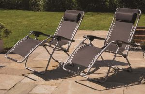 What is a zero gravity sun lounger?